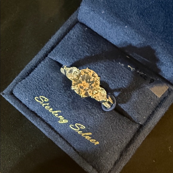 Giorgio di Vicenza 925 Sterling Silver Ring 💍 Size 9 Sparkling Engagement - Picture 2 of 5